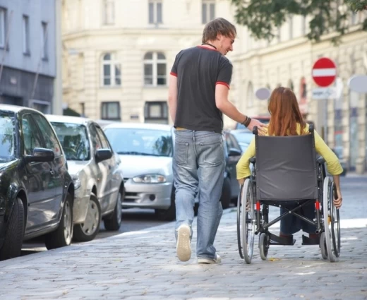 «Παραμένει εξαγγελία ο διαχωρισμός ΕΕΕ και επιδόματος» — «Το κράτος κλείνει τα αυτιά του»
